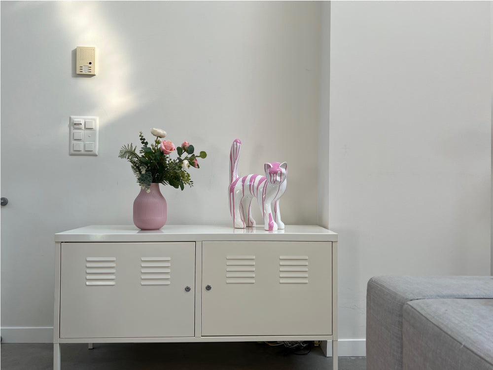 Katzenskulptur Trash Pink mit Farbspritzern, 40 cm, AlwaysCat
